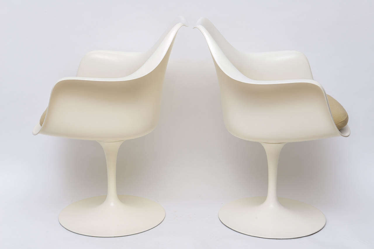 Late 20th Century Pair of Arm Chairs by Eero Saarinen