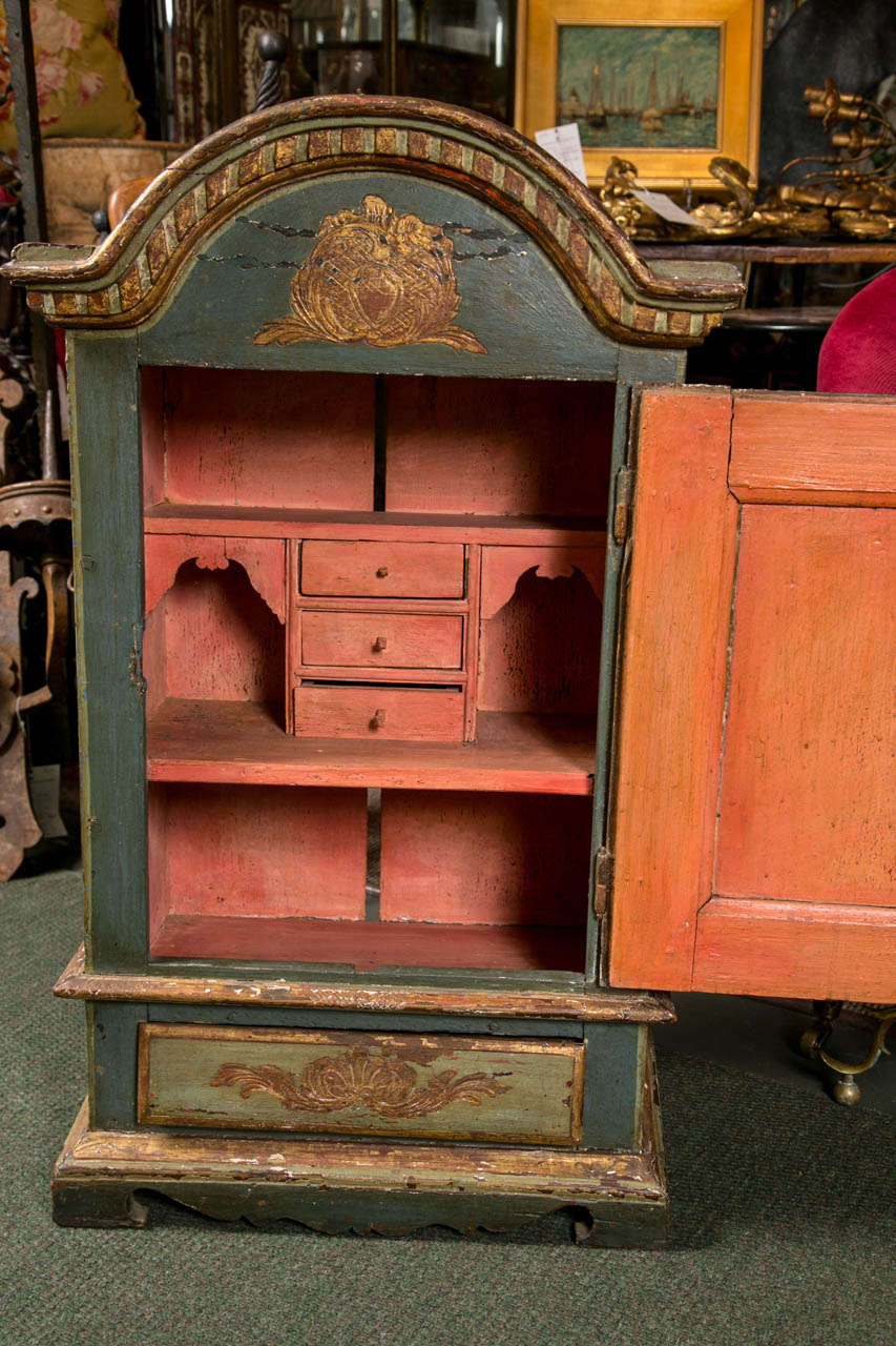 European Painted Cabinet In Good Condition For Sale In Stamford, CT