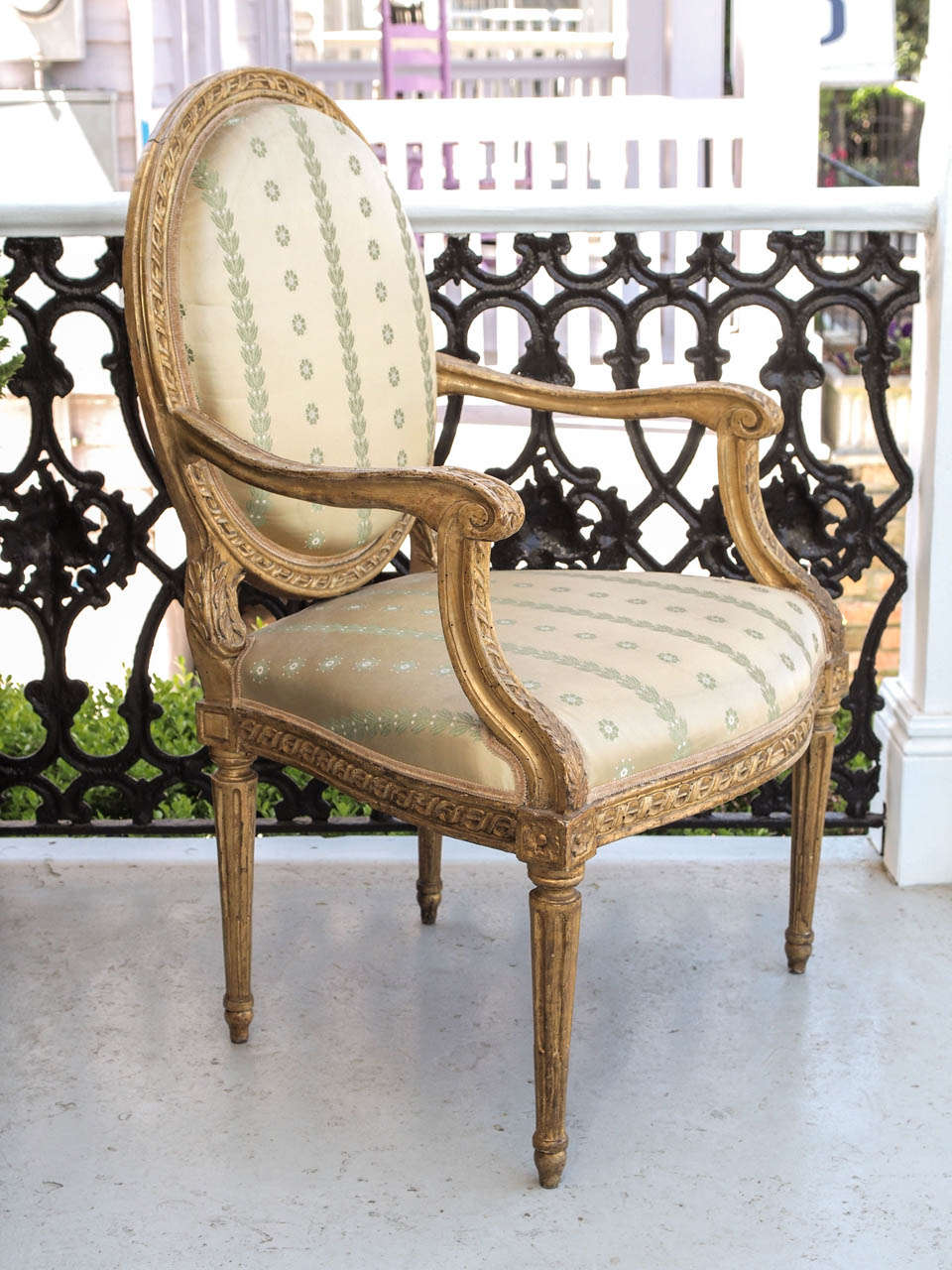 Set of Four Italian Louis XVI Gilt Ovalback armchairs In Good Condition In Natchez, MS