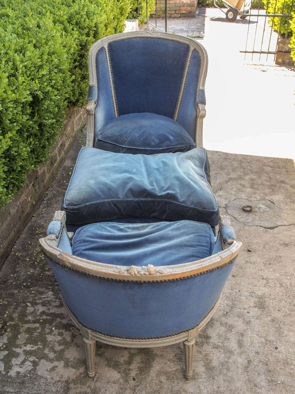 French Louis XVI Style Painted Duchesse Brisee