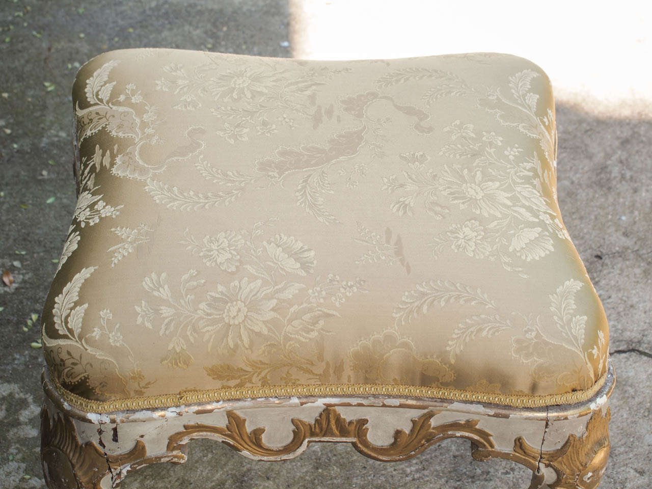 Rococo 18th Century Venetian Painted and Parcel Gilt Stool