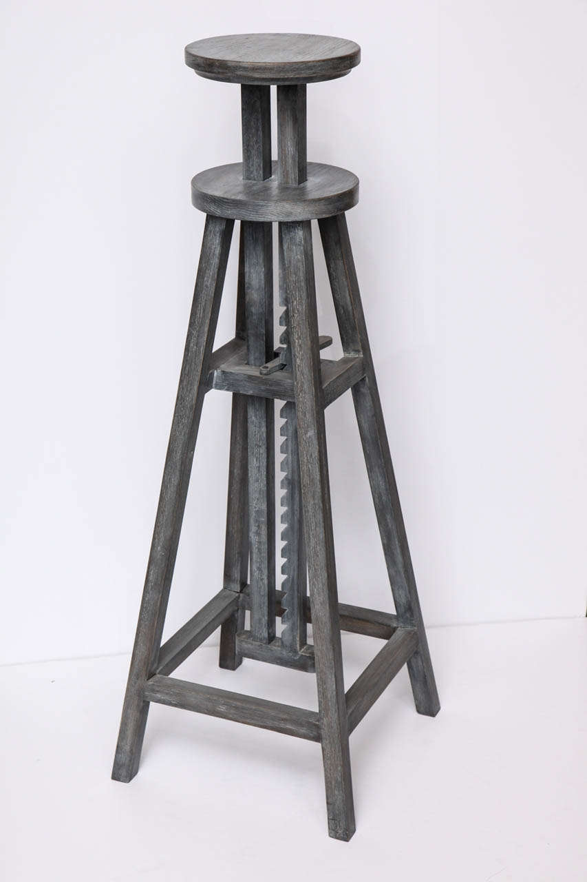 Adjustable Height Contemporary Sculpture Stand 2