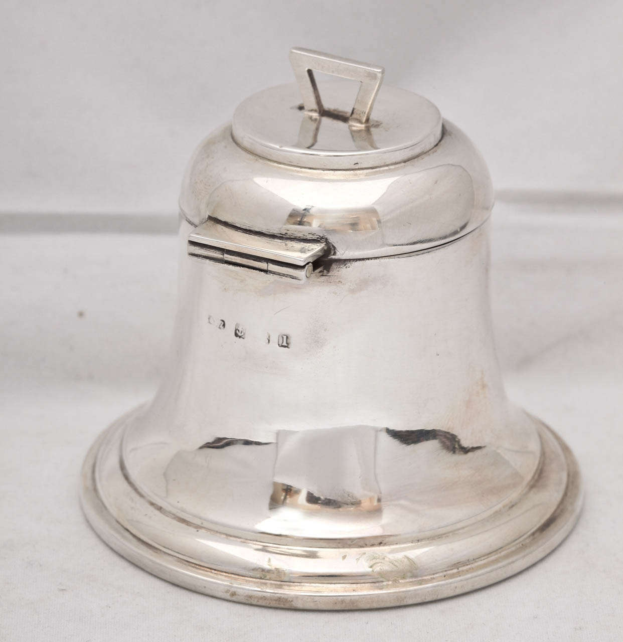 Edwardian Sterling Silver Bell Form Inkwell In Excellent Condition In New York, NY