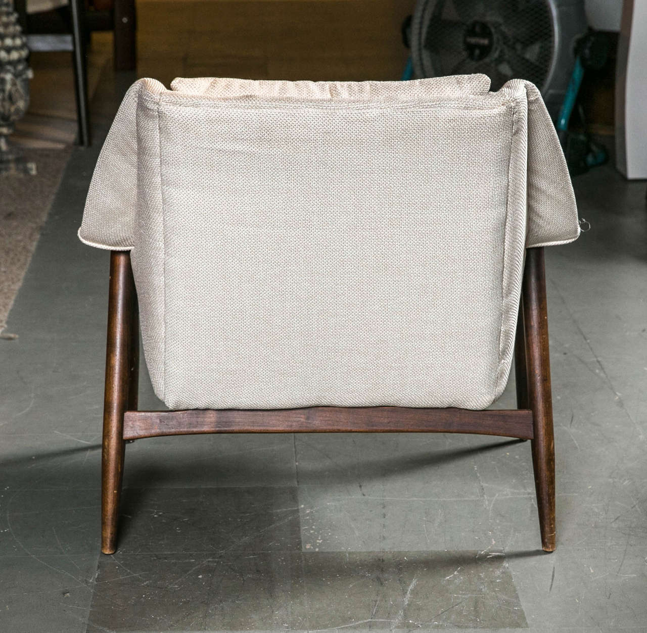 Mid Century Armchair In Excellent Condition For Sale In Stamford, CT