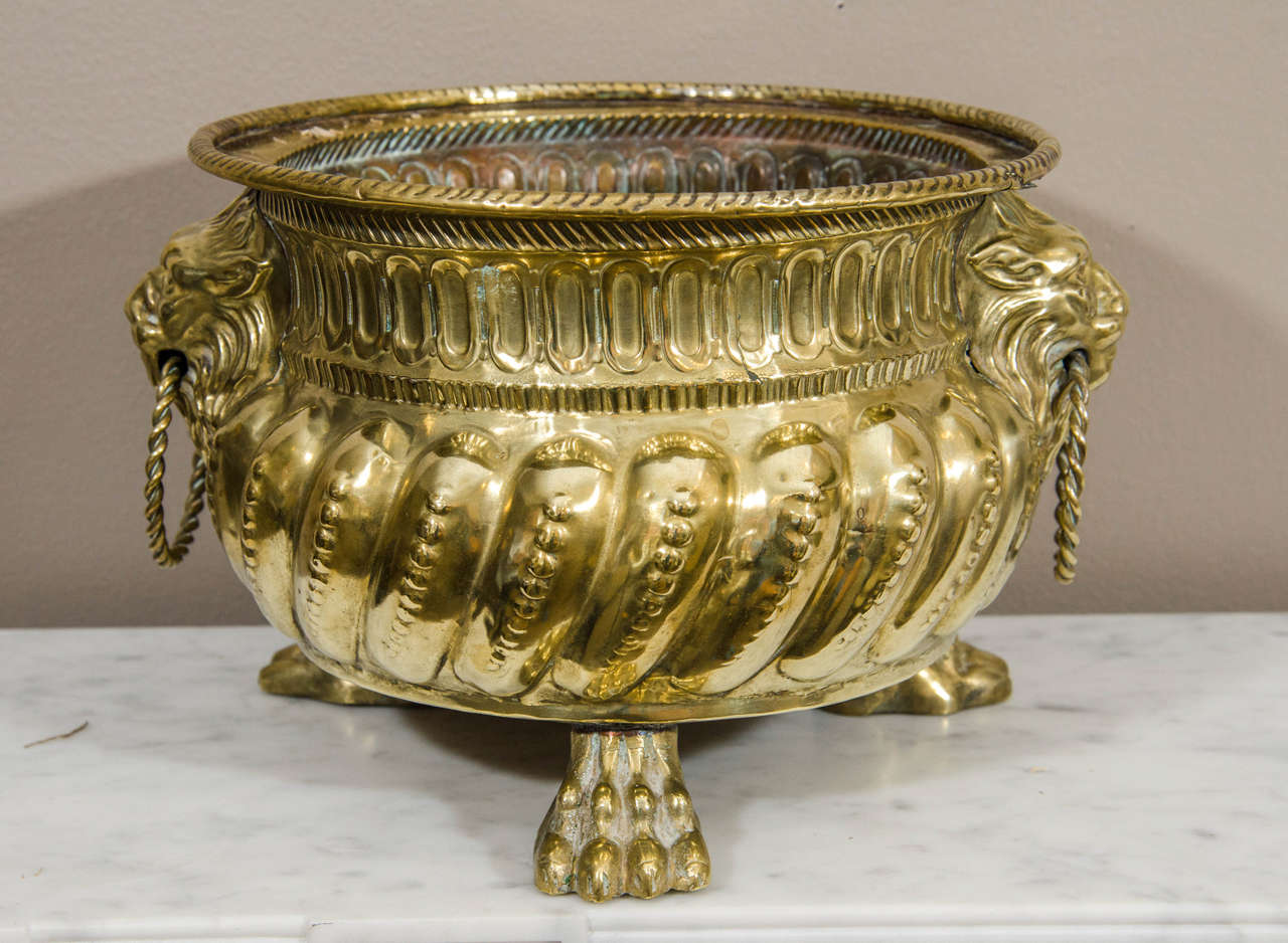 A Pair of Continental Regence Style Brass Repoussé Cachepots In Excellent Condition For Sale In Long Island City, NY