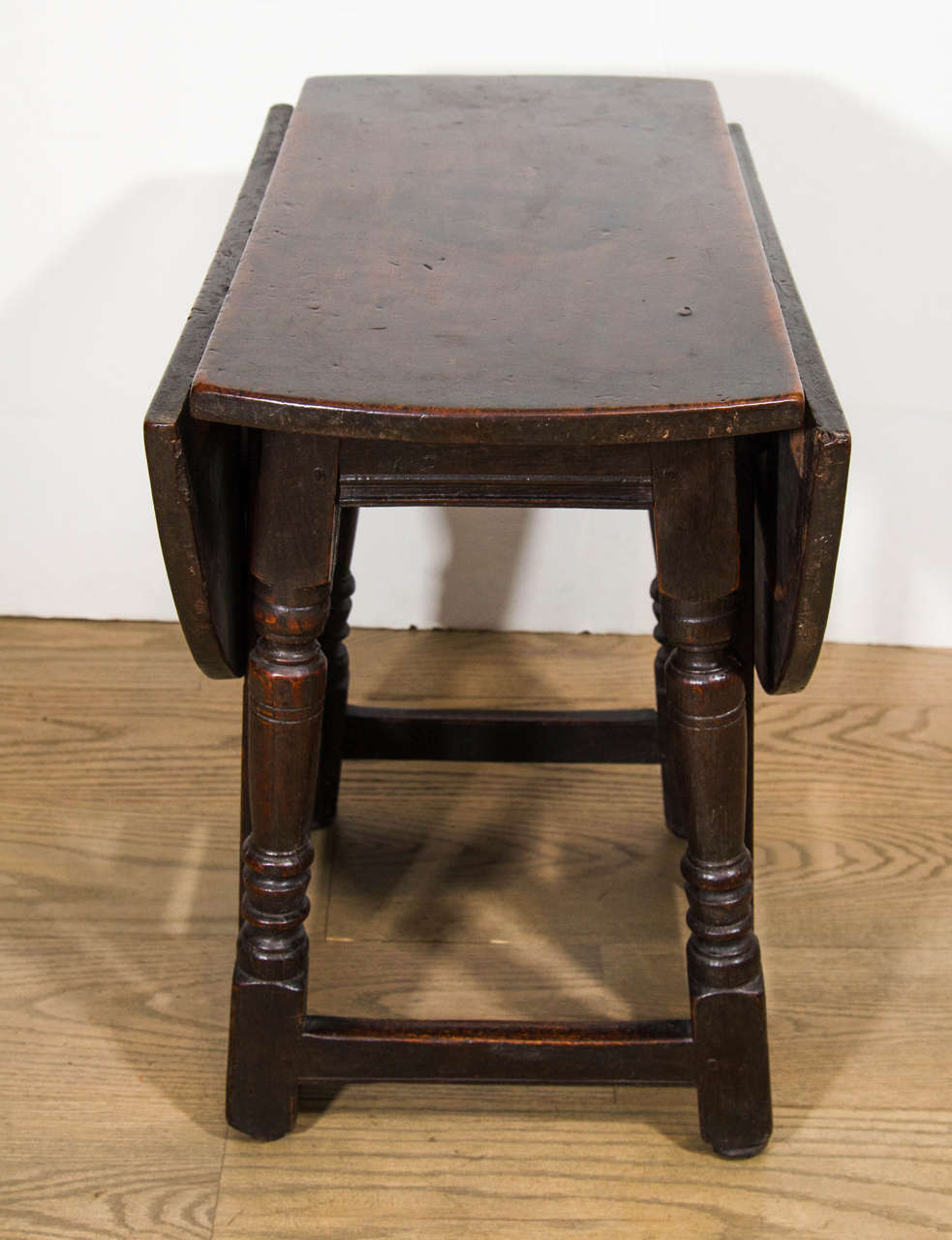An English Patinated Chestnut and Walnut Gate-leg Side Table For Sale 1