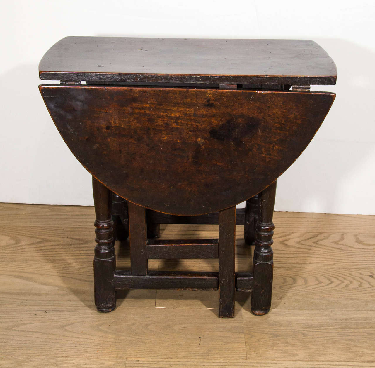 An English Patinated Chestnut and Walnut Gate-leg Side Table For Sale 3