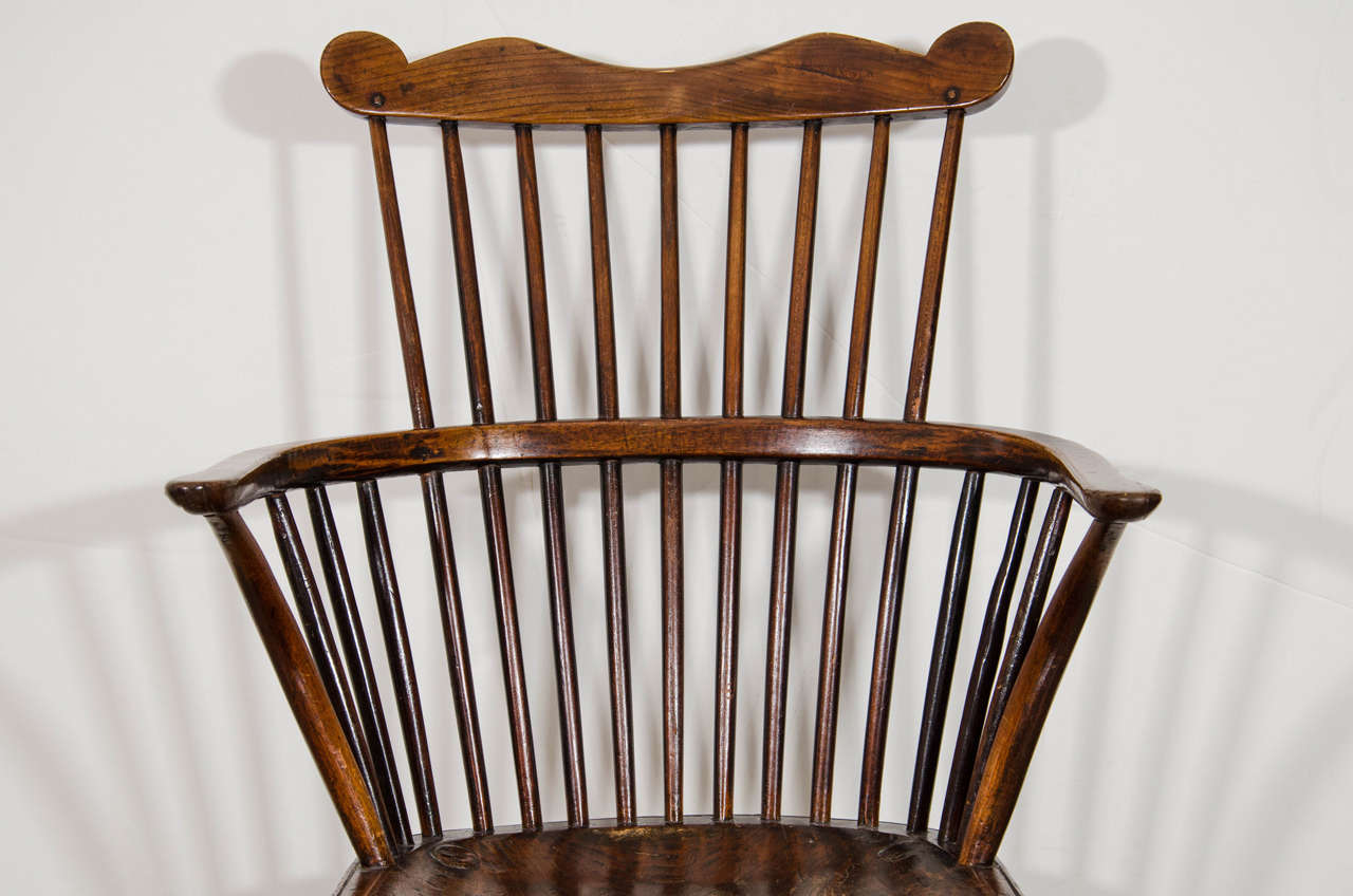 Pair of George II Yew, Oak and Elm Windsor Chairs In Excellent Condition For Sale In Long Island City, NY