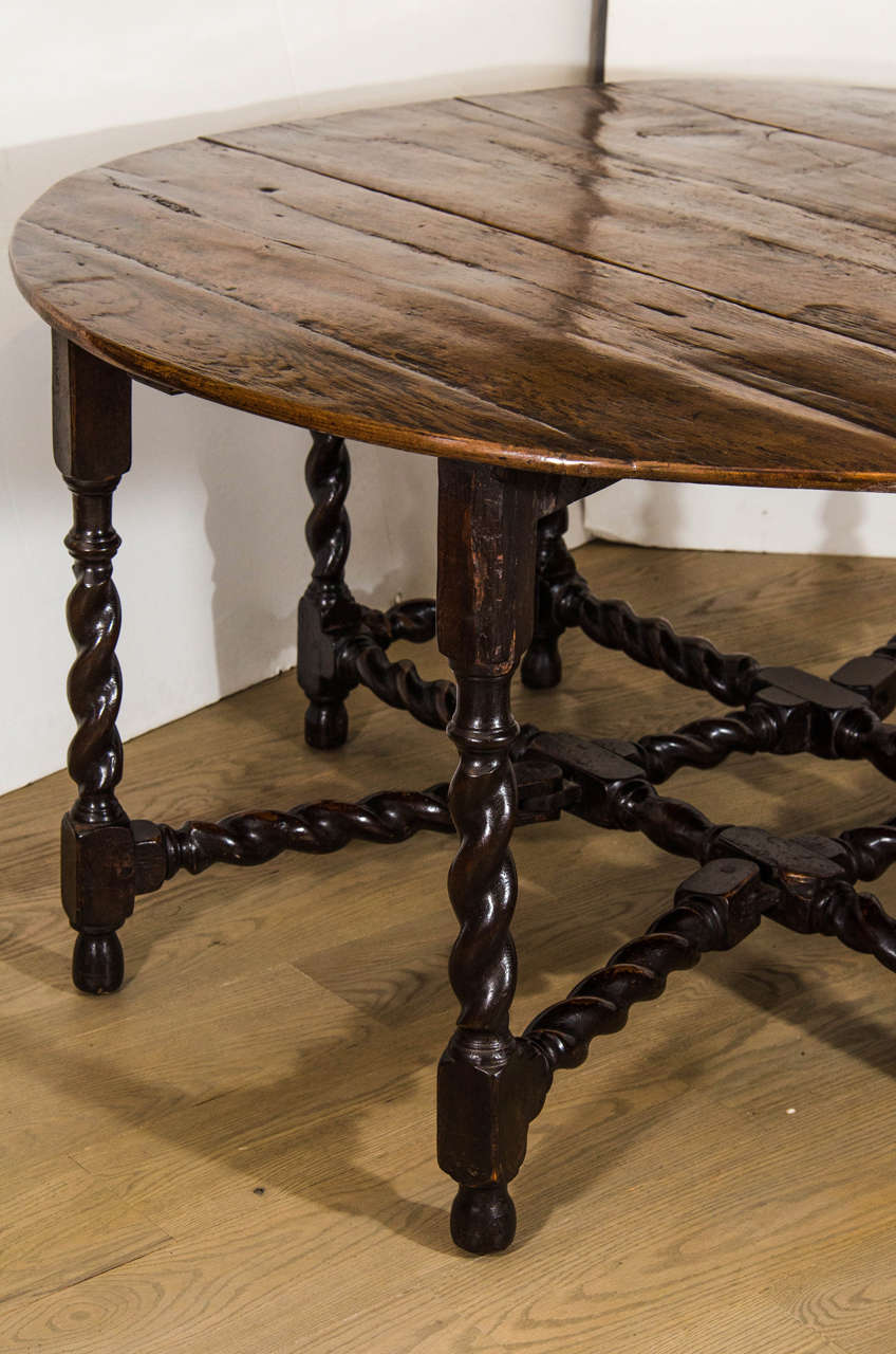 Arts and Crafts English Chestnut and Oak 19th Century Double Gate-Leg Table For Sale