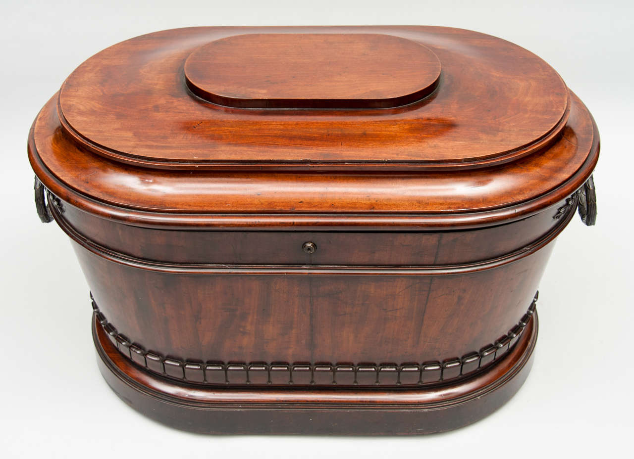 An Exceptional Regency Mahogany Oval Wine Cooler (Englisch) im Angebot