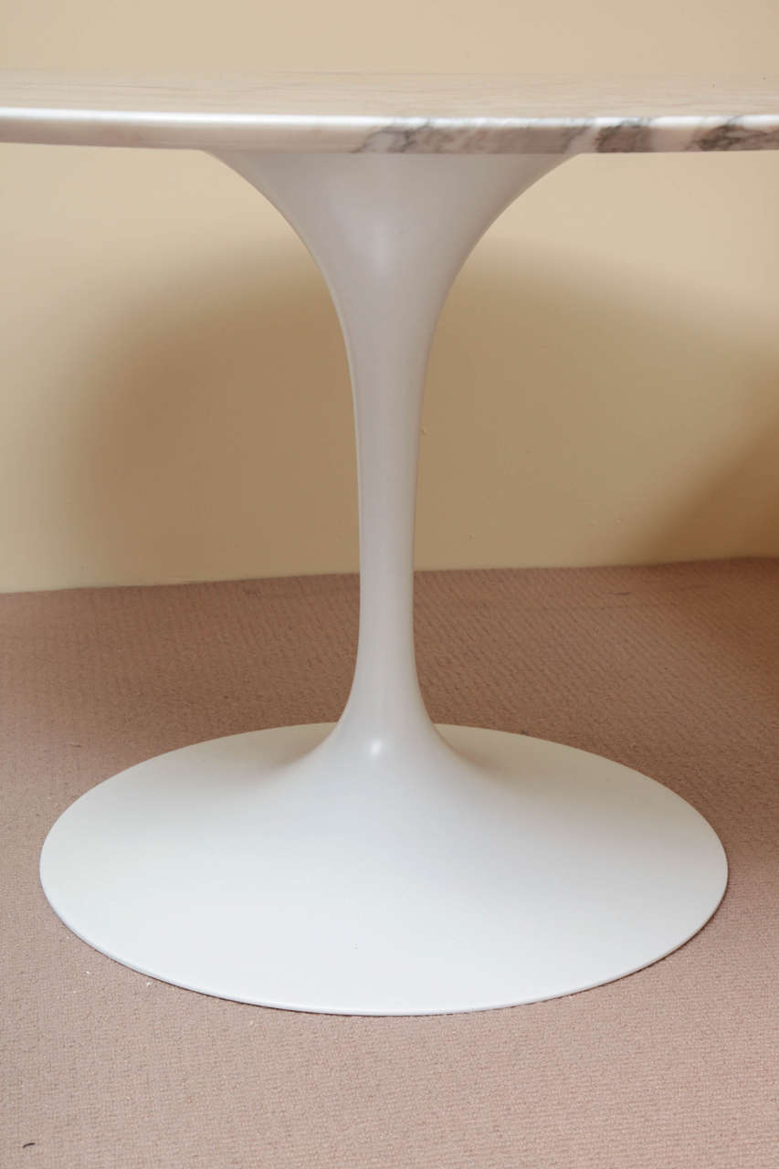 Round Marble Top Saarinen Dining Table In Excellent Condition In New York, NY