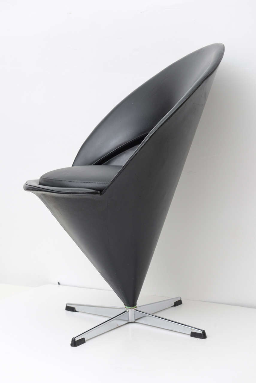 Original  Mid-century Modern Verner Panton Cone Chairs For Sale 2