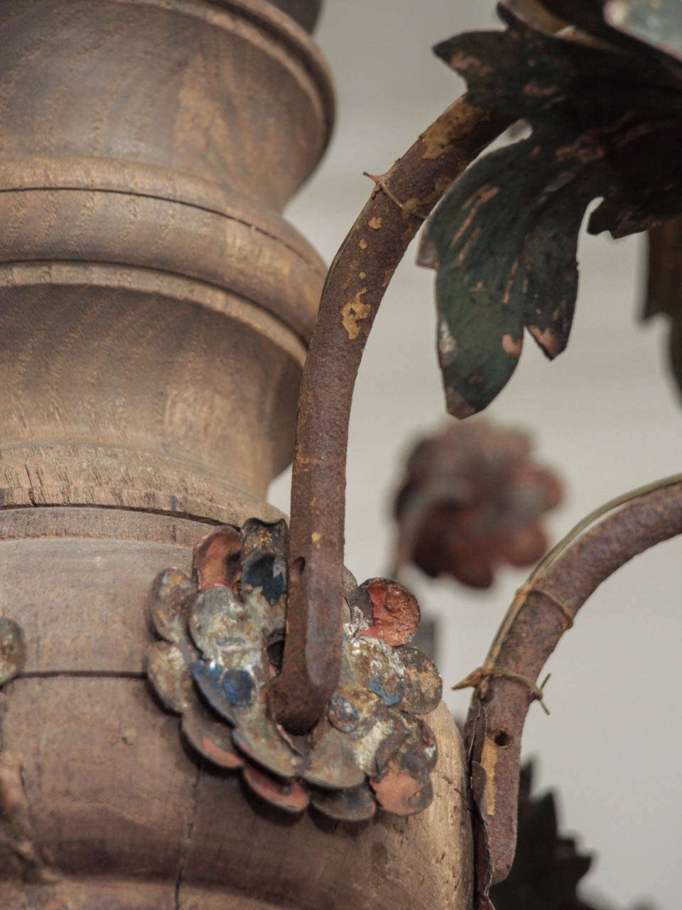 Monumental 18th Century Tole and Wood Chandelier For Sale 3