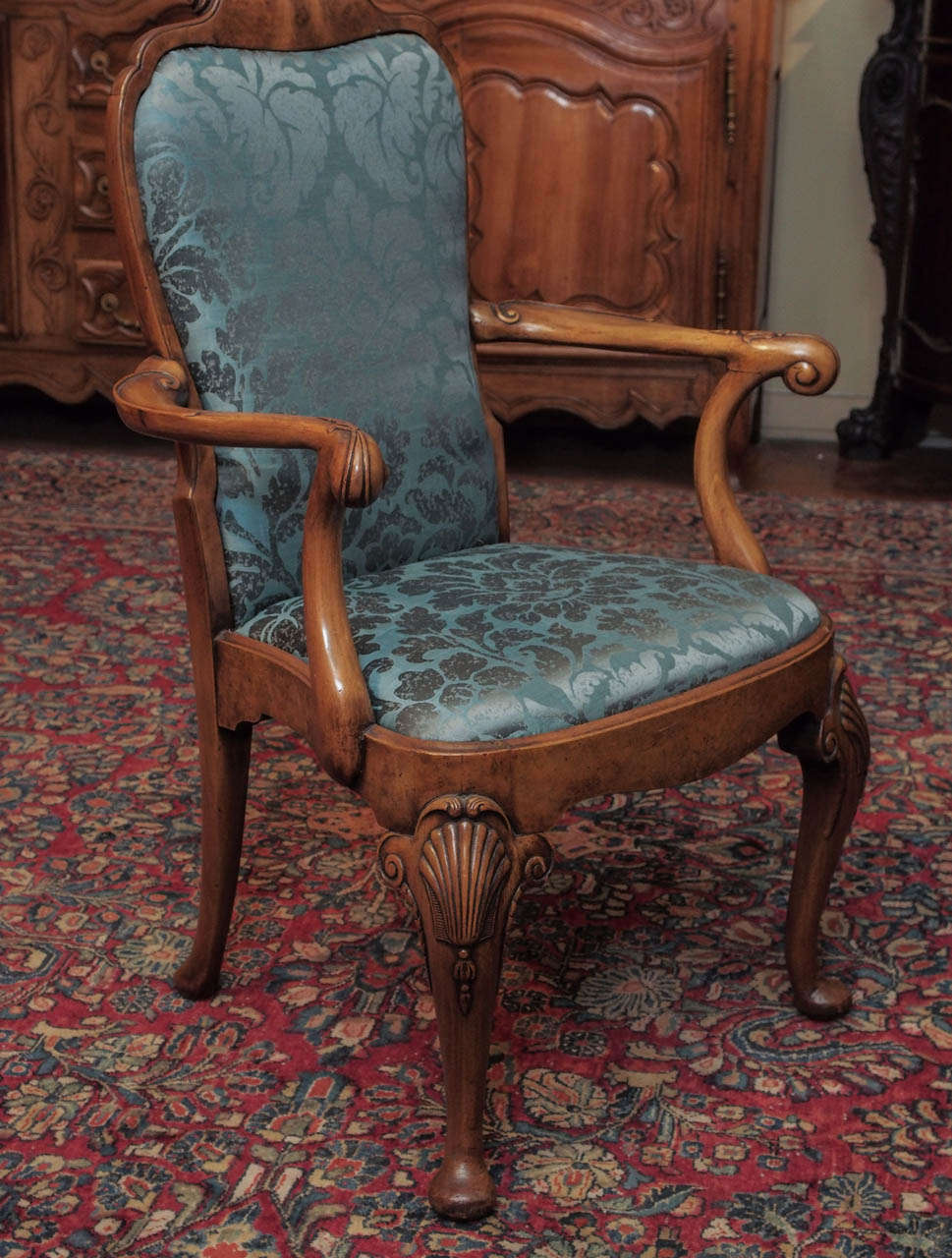 19th Century Set of 12 Antique Walnut Queen Anne Style DIning Chairs circa 1865-1885