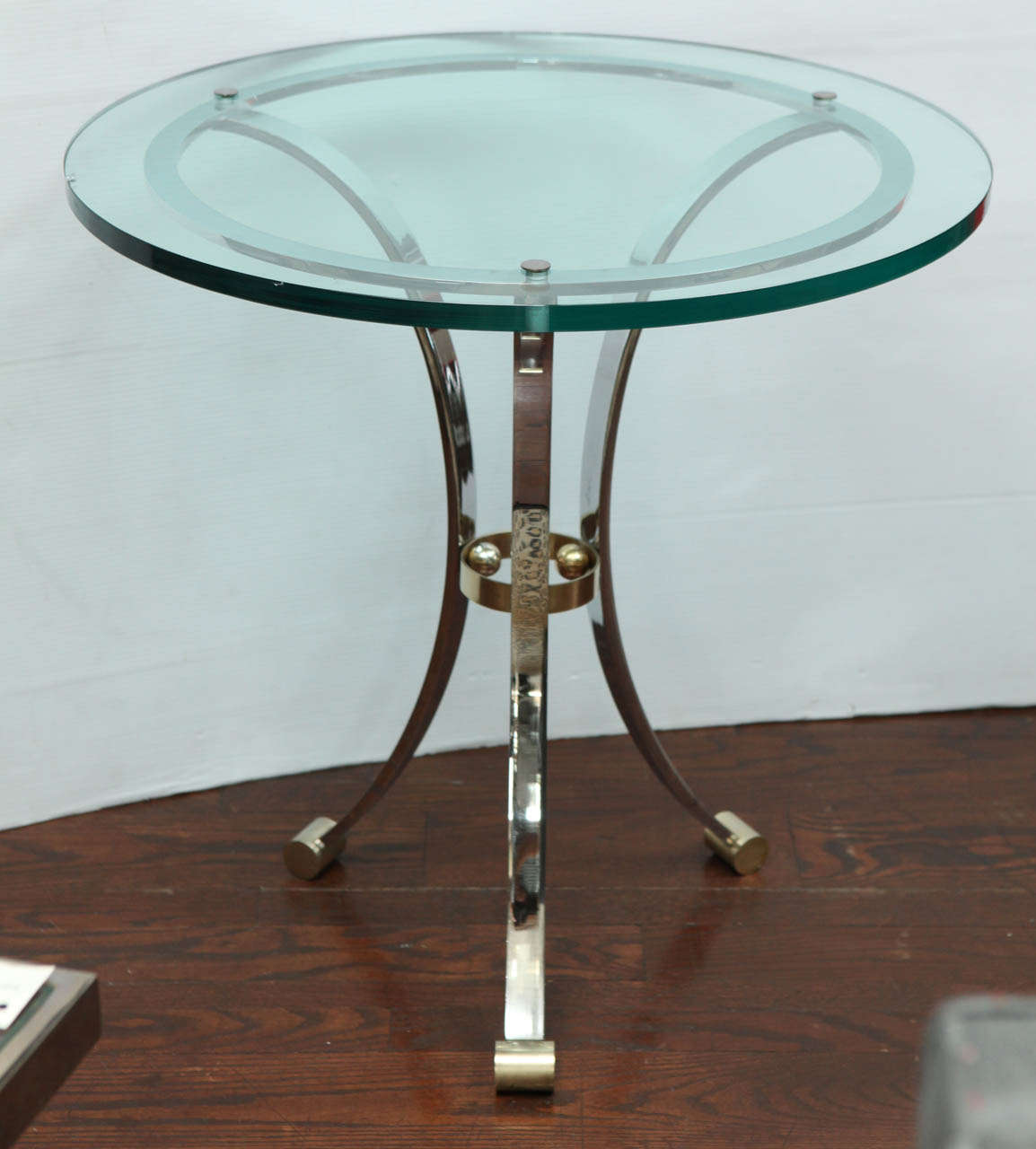 An Elegant Pair of Side Tables in the Manner of Maison Jansen In Excellent Condition In Los Angeles, CA