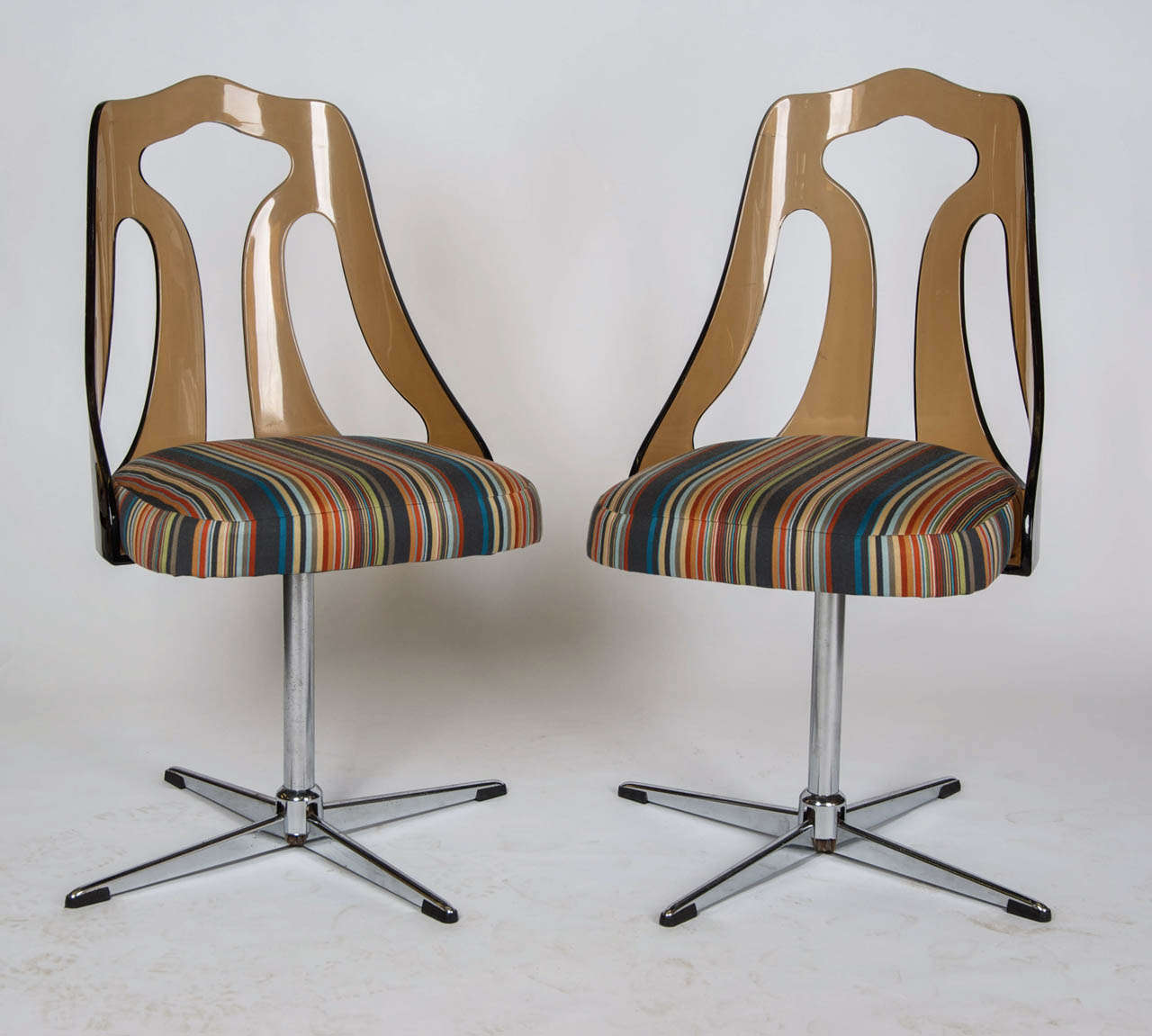 Mid-Century Modern Set of Four Dining Chairs For Sale