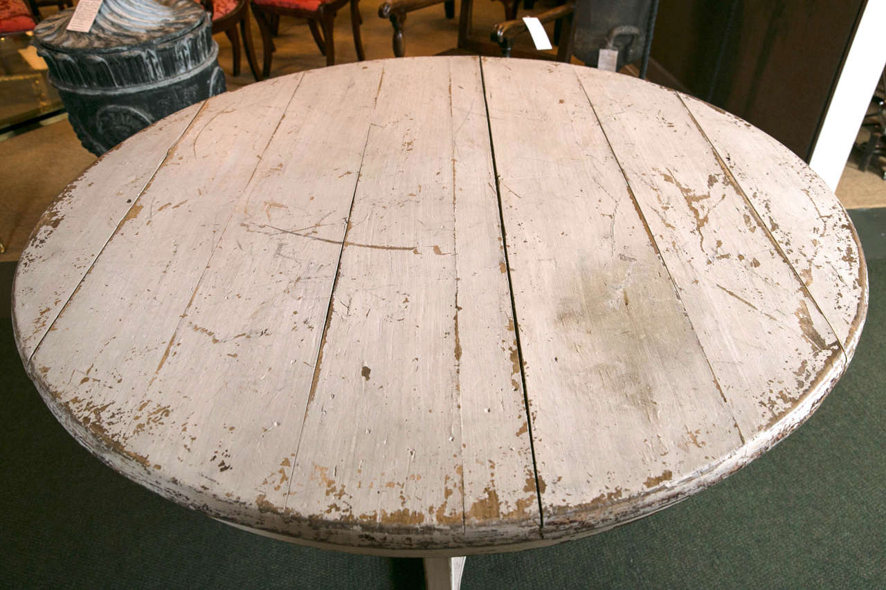 Gustavian Centre Table In Good Condition In Stamford, CT