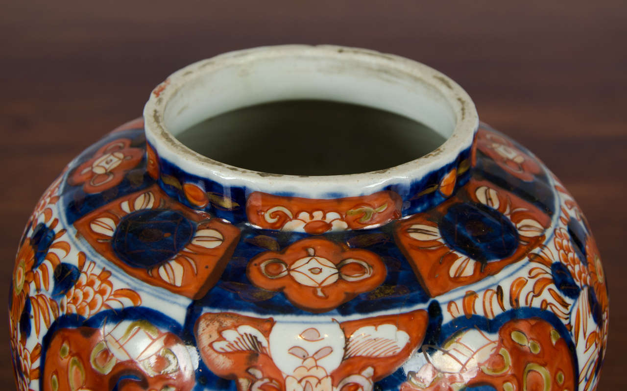 19th Century Lidded Japanese Imari Jar with Flame Shaped Finial 3