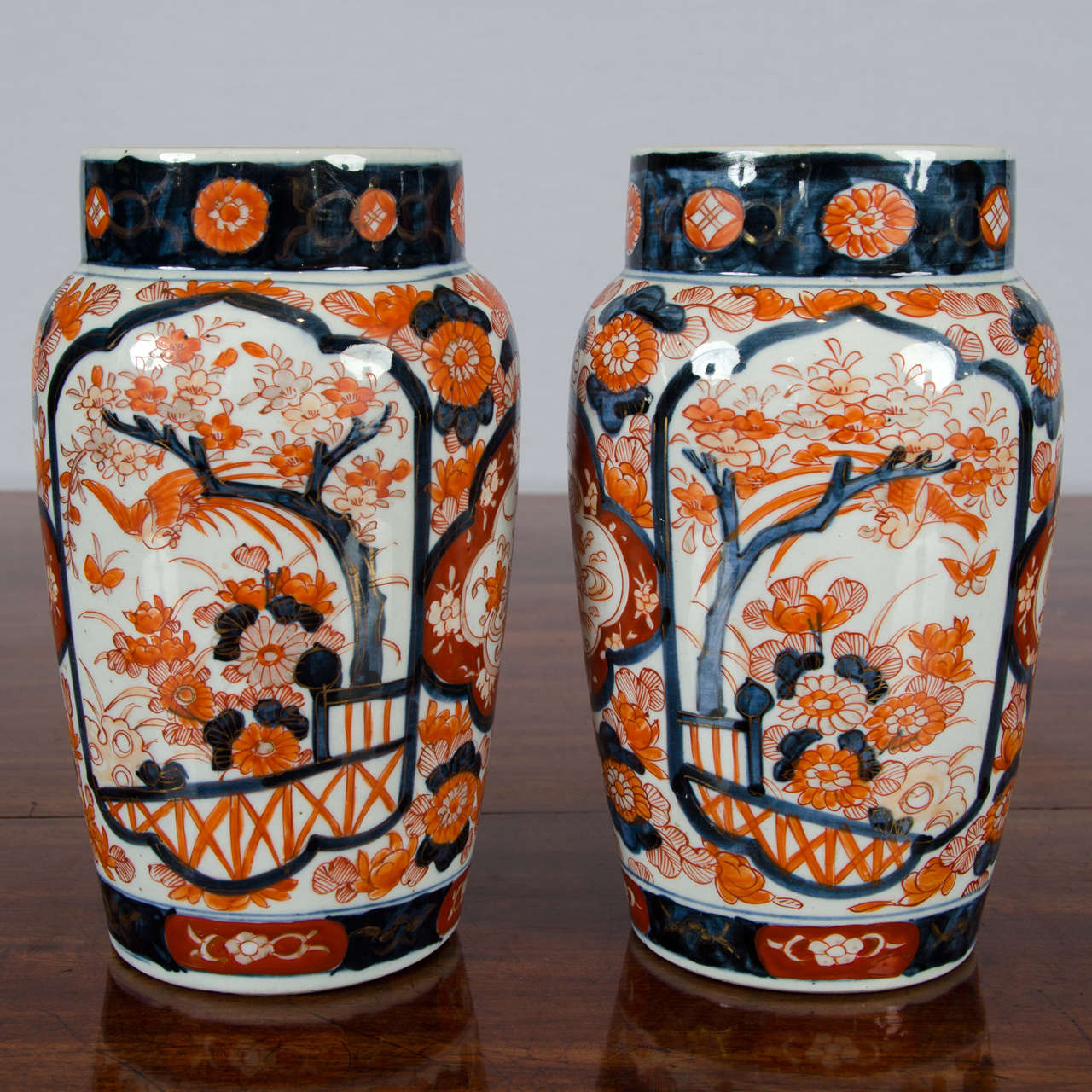 Pair of Japanese Imari Column Shaped Vases In Excellent Condition In London, GB