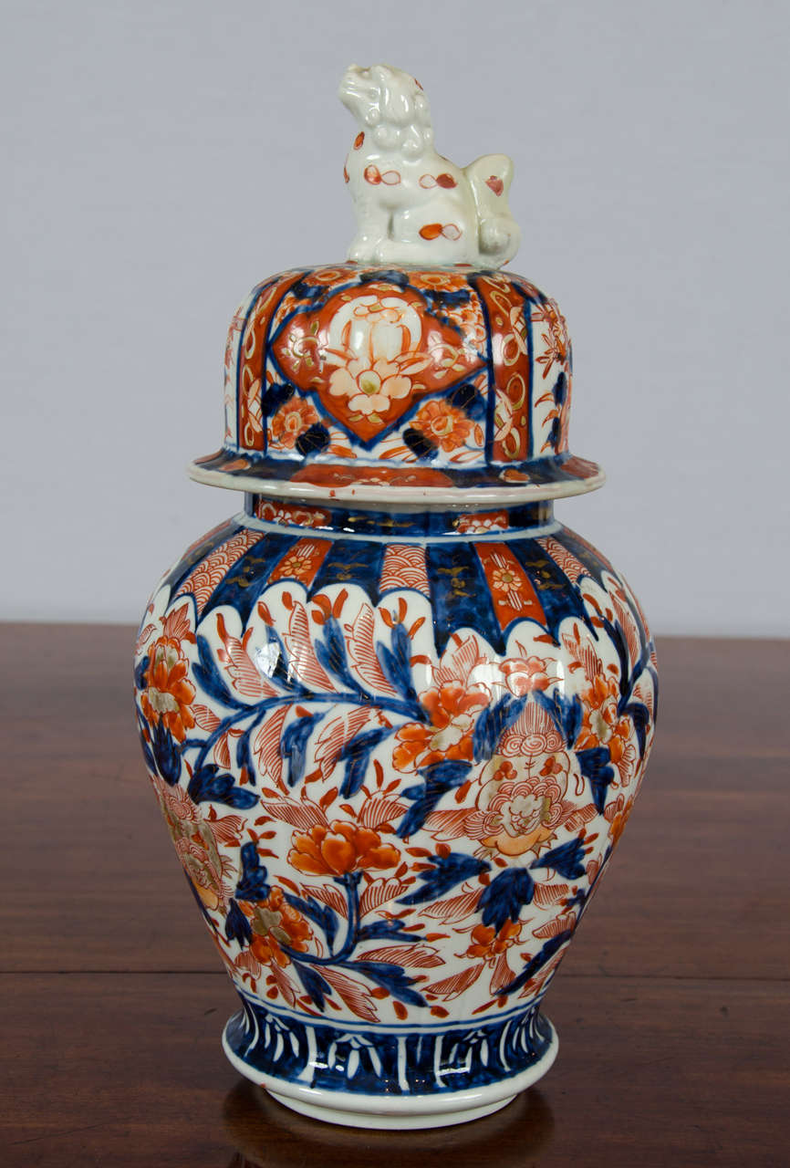 19th Century Lidded Japanese Imari Jar with Foo Dog Finial at 1stDibs