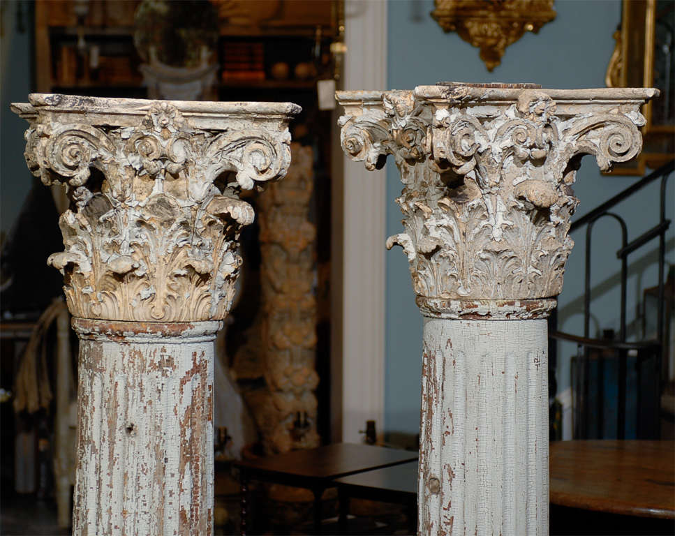 how is the capital of a corinthian column decorated