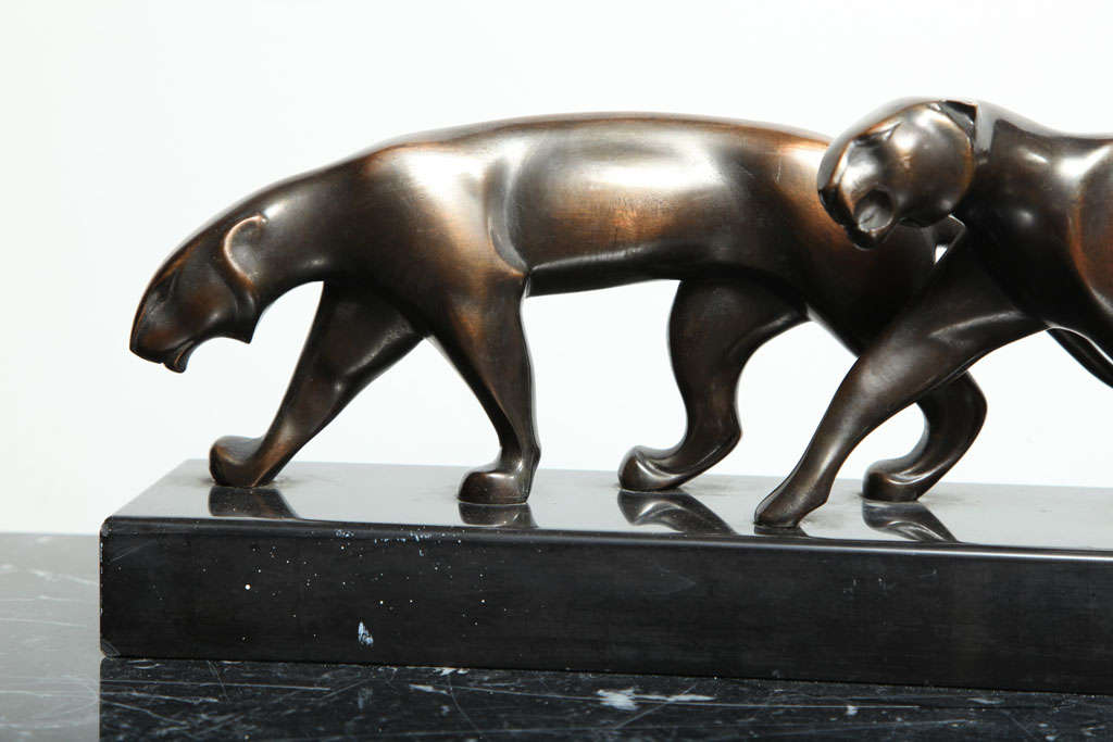 Art déco Groupe de panthères en bronze Art Déco de Michel Decoux en vente