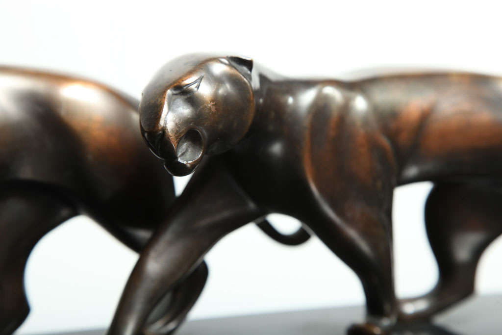 Français Groupe de panthères en bronze Art Déco de Michel Decoux en vente