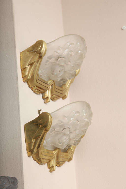 20th Century Pair of Art Deco Wall Sconces by Sabino For Sale