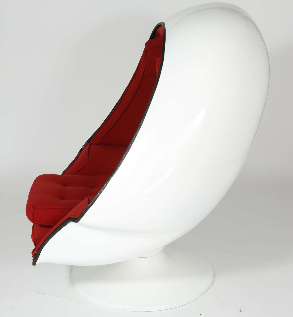 Mid-Century Modern Very Rare 1968 Tony Casello Associates Fiberglass Egg Chair for Harman Kardon