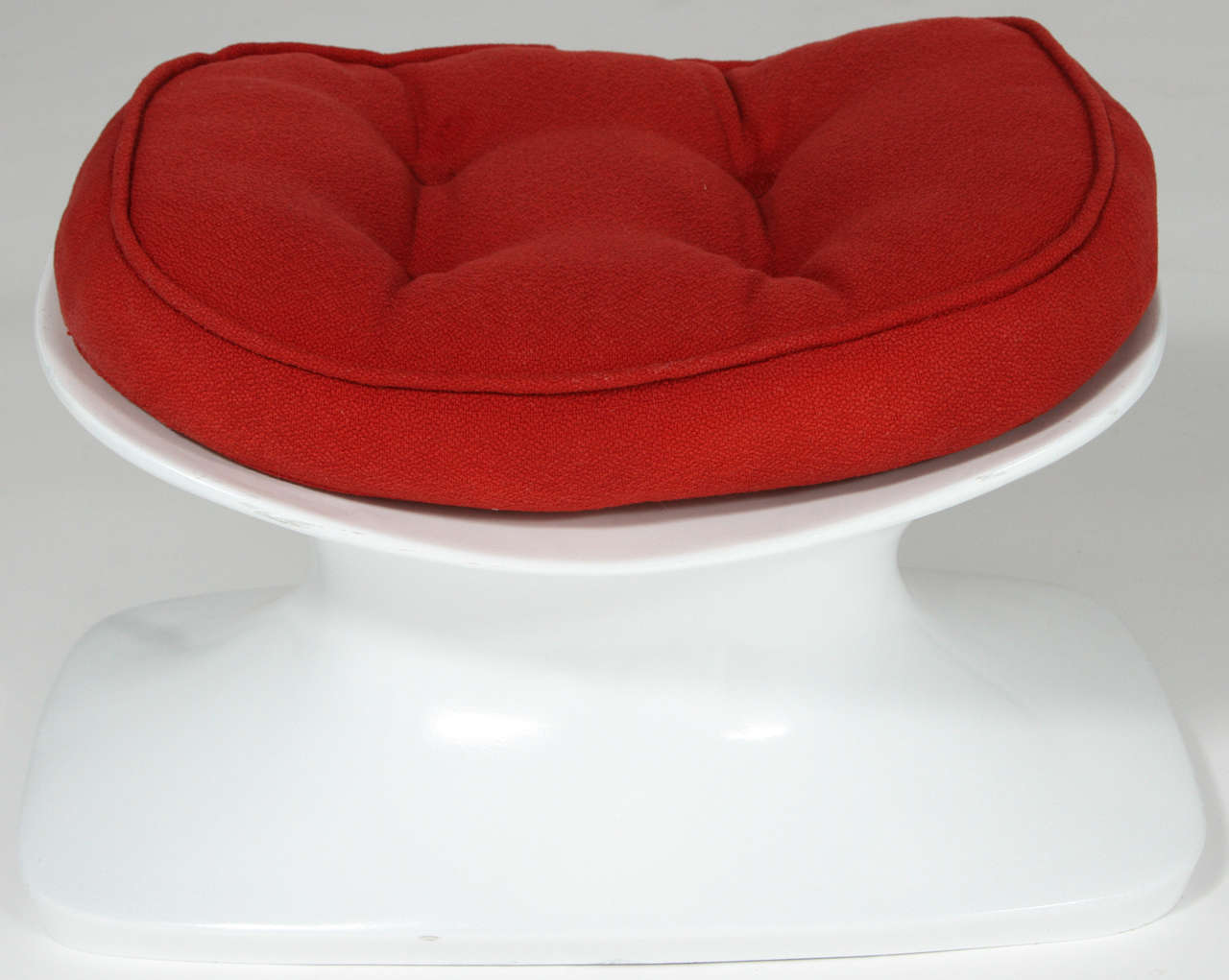 Very Rare 1968 Tony Casello Associates Fiberglass Egg Chair for Harman Kardon In Excellent Condition In San Diego, CA