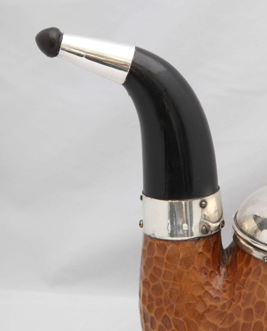 smoking pipe with lid