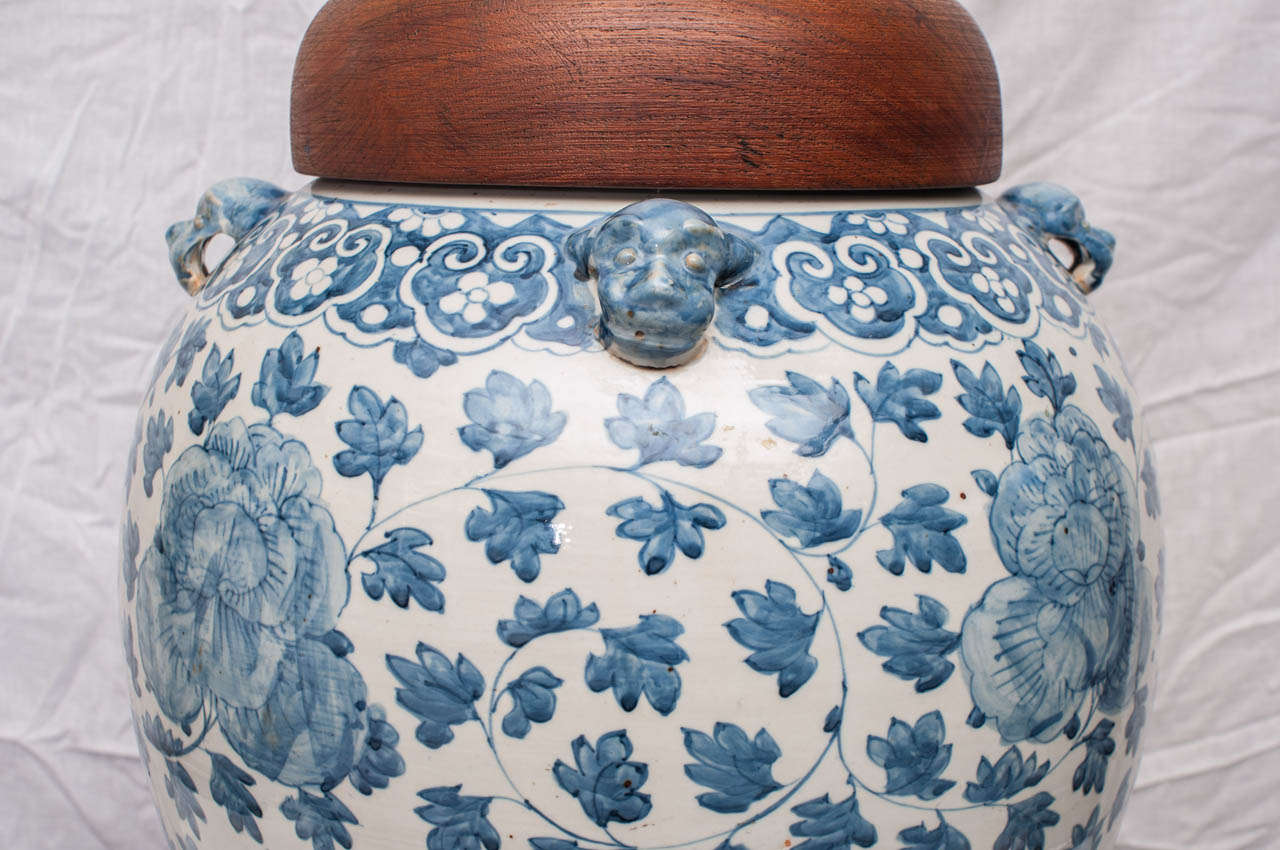19th Century Impressive Chinese Export Porcelain Blue and White Lamp