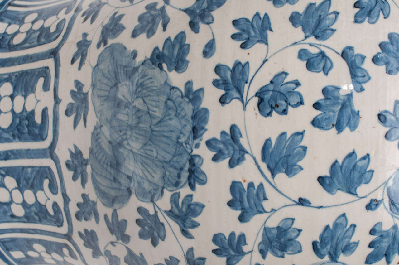 Impressive Chinese Export Porcelain Blue and White Lamp 2