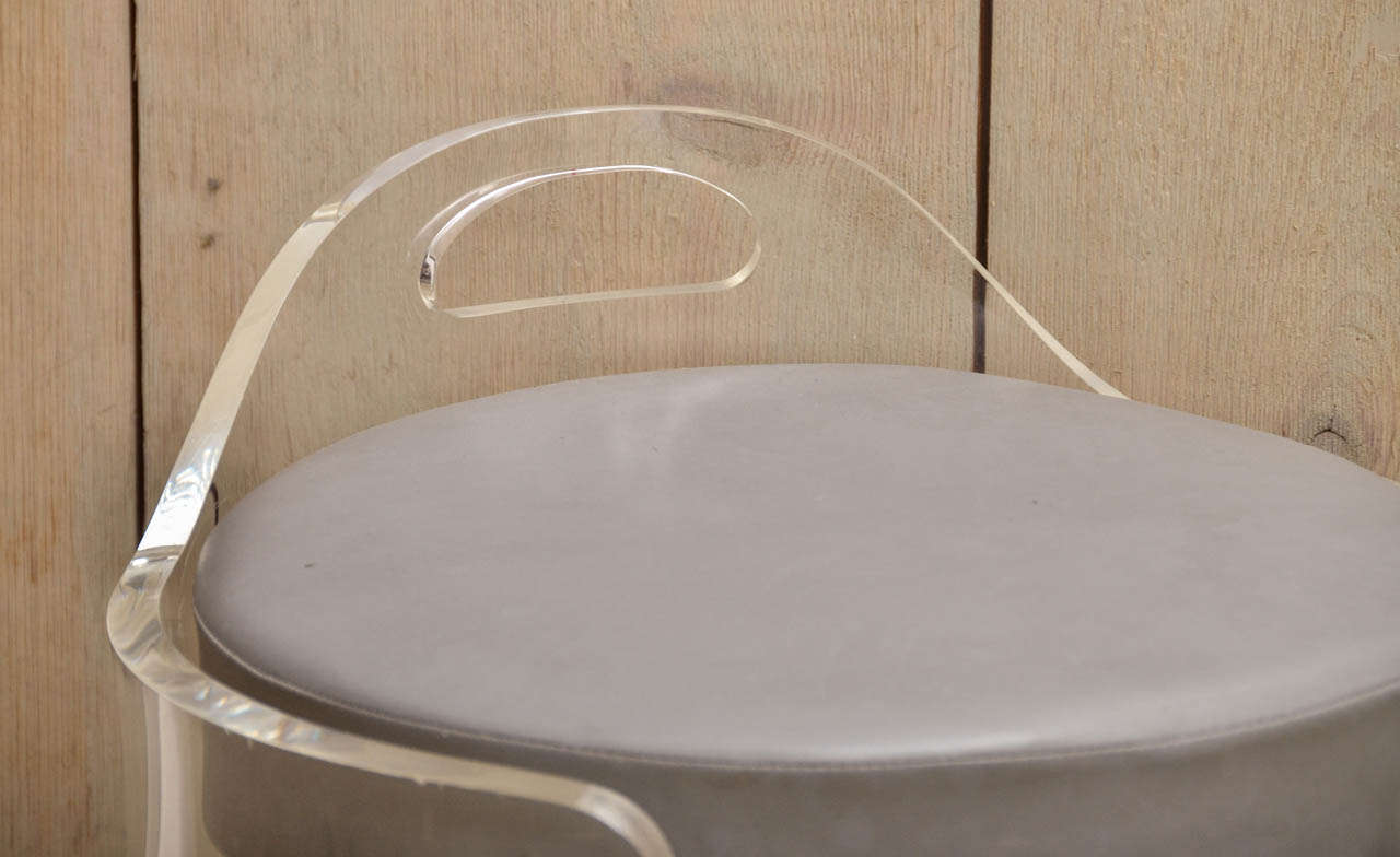 Charles Hollis Jones Vintage Lucite Vanity Stool on Casters In Excellent Condition In Water Mill, NY