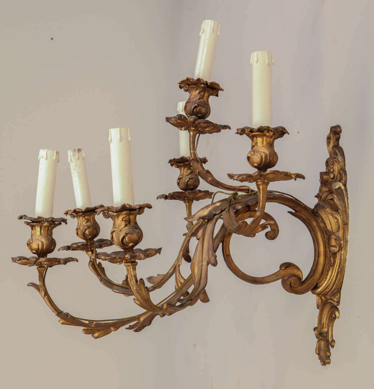 Pair of French Mid-19th Century Louis XV Style Ormolu Six-Arm Sconces In Good Condition For Sale In Rome, IT