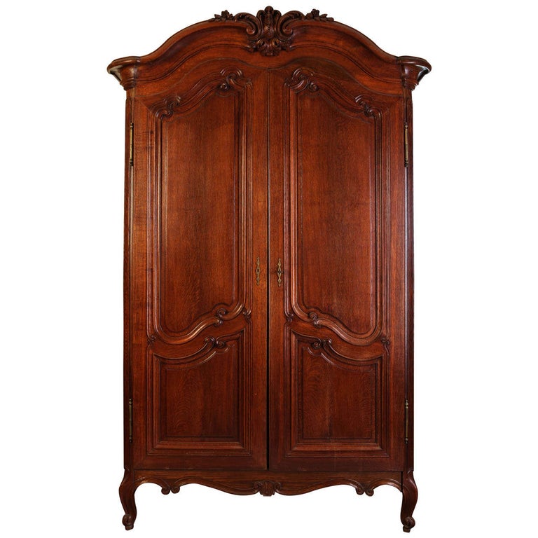 A Fine French Louis XV period Walnut Bordelais Armoire For Sale at 1stDibs