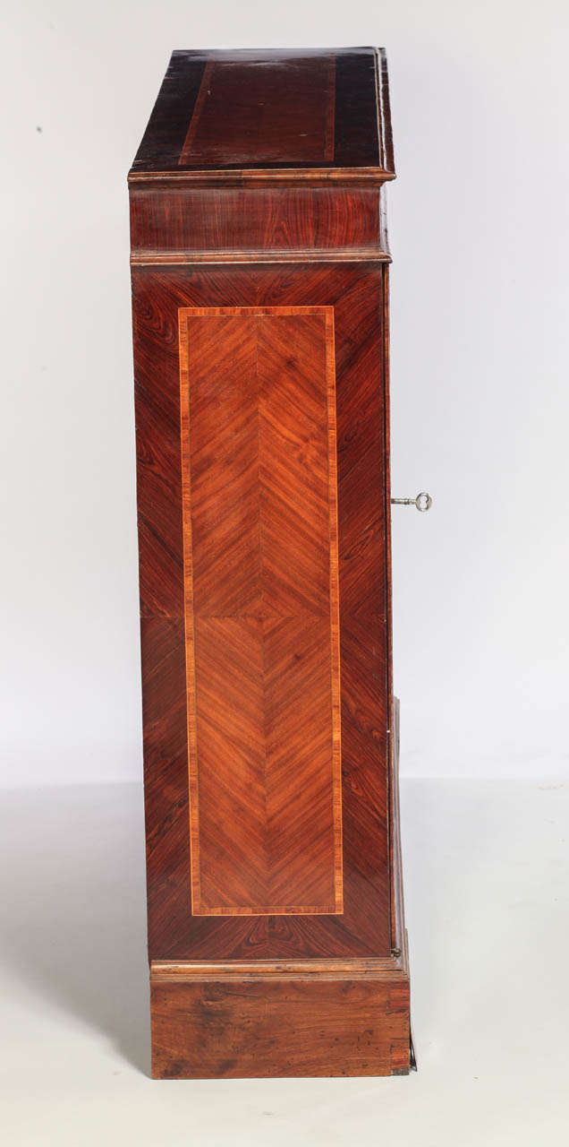 Fine Nord Italian 18th Century Parquetry Bookcase In Good Condition For Sale In Rome, IT