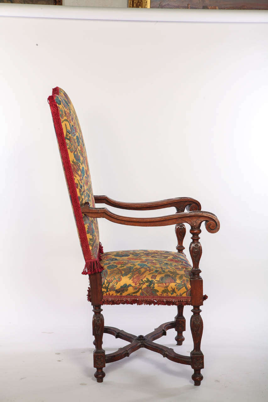 Fine Set of Four Italian  19'century Walnut Carved Armchairs In Good Condition In Rome, IT