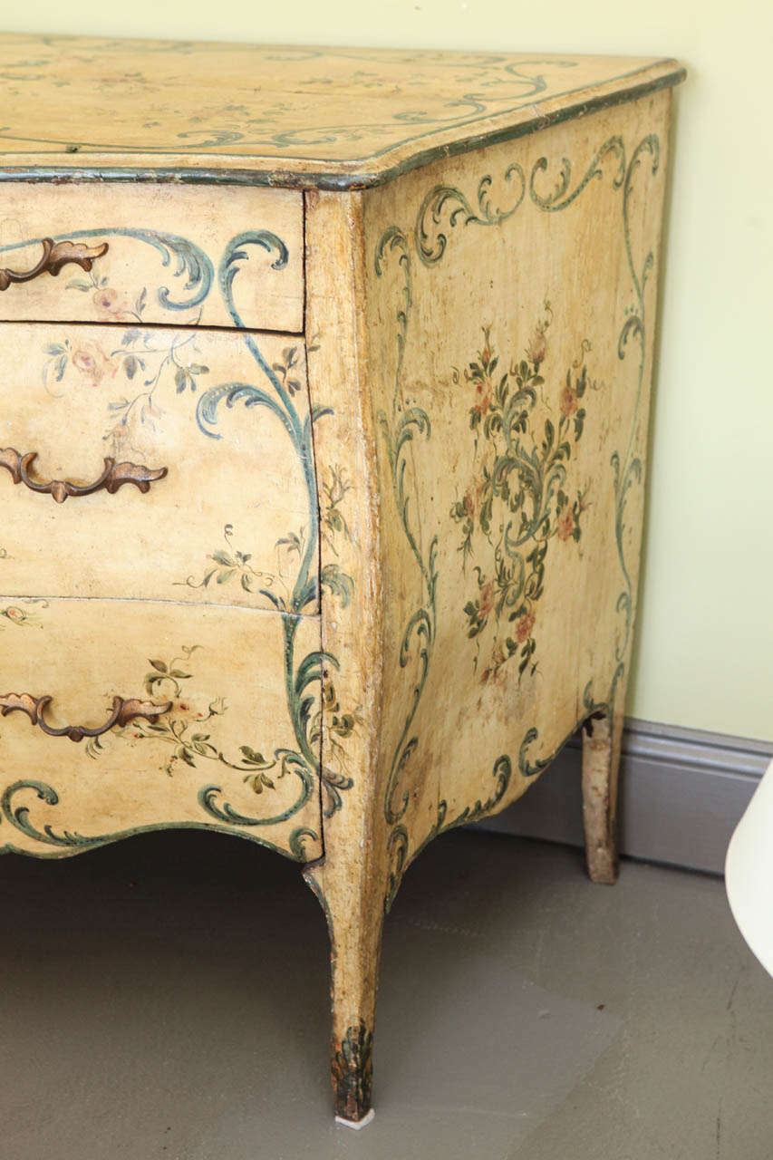 Italian Painted Three-Drawer Commode, 19th Century In Excellent Condition In Los Angeles, CA