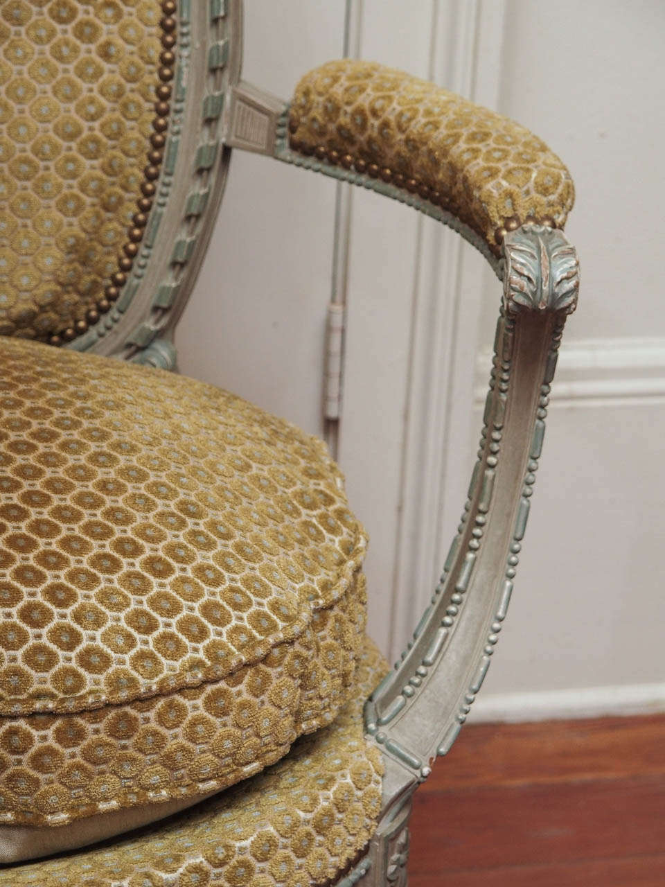 Paar ovale Sessel mit bemalter Rückenlehne im Beaux-Arts-Stil im Zustand „Gut“ in Natchez, MS