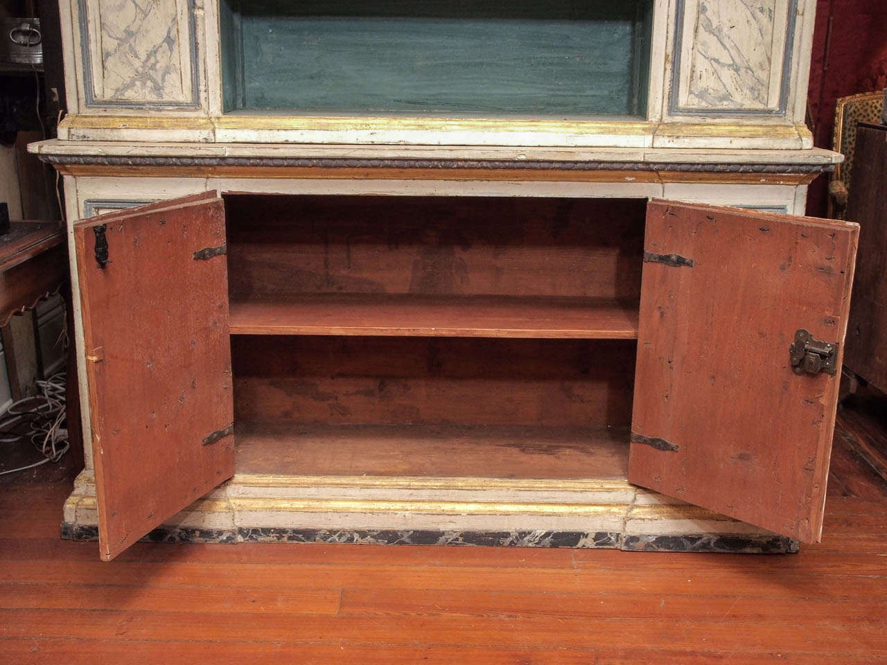 18th Century Italian and Gilt Painted Bookcase In Good Condition For Sale In Natchez, MS