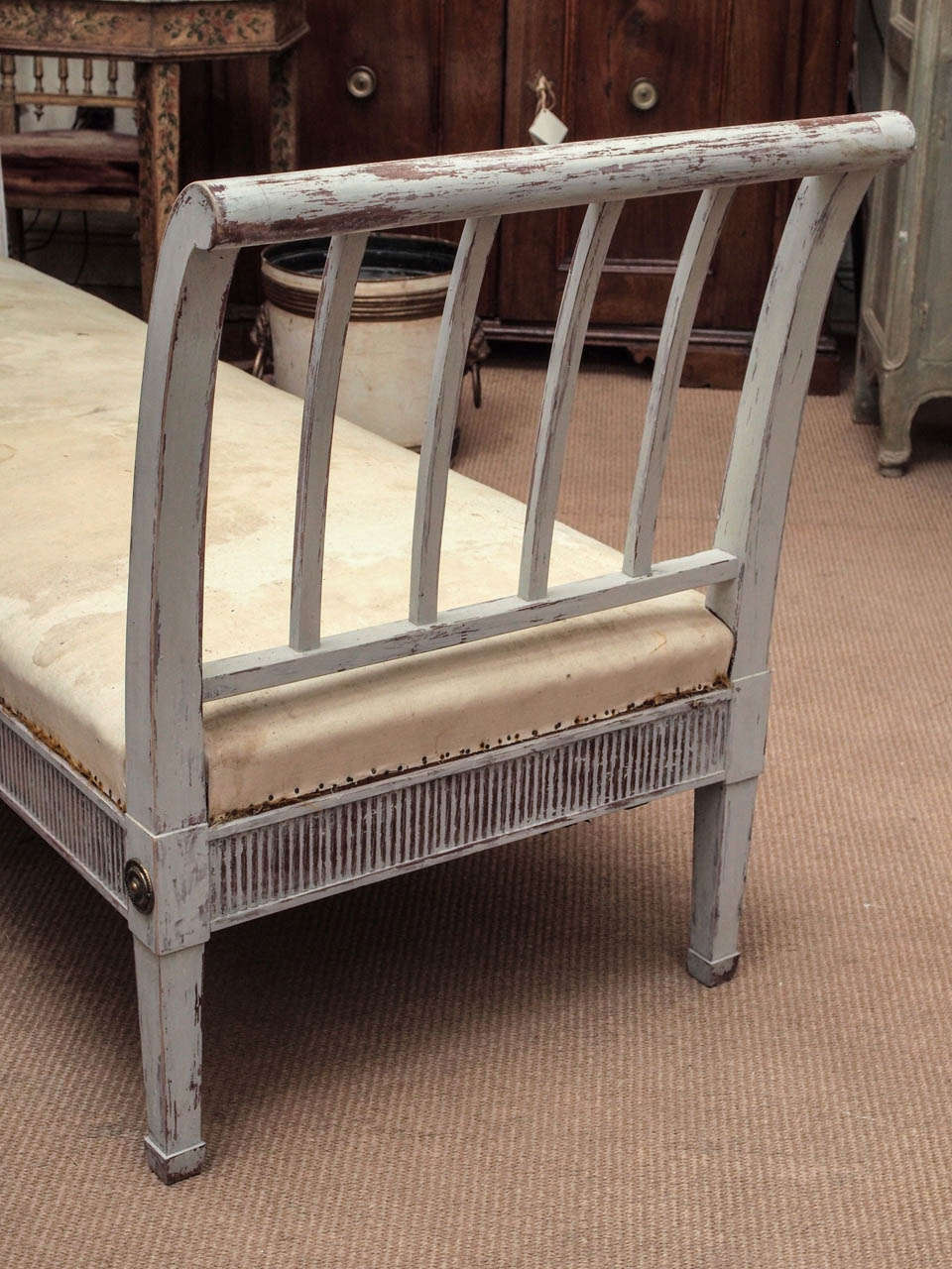 Early 20th Century Gustavian Style Painted Daybed For Sale 1