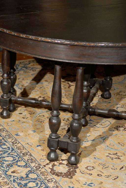 French Dark Wood Round Dining Table with Five-Leaf Extensions and Turned Legs In Good Condition In Atlanta, GA