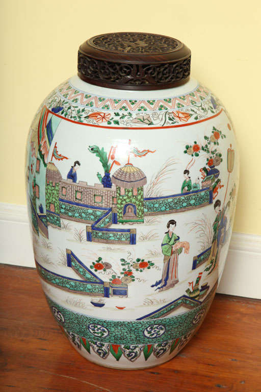 Large Antique Famille Verte Ovoid Jar, 20th Century In Excellent Condition For Sale In New York, NY