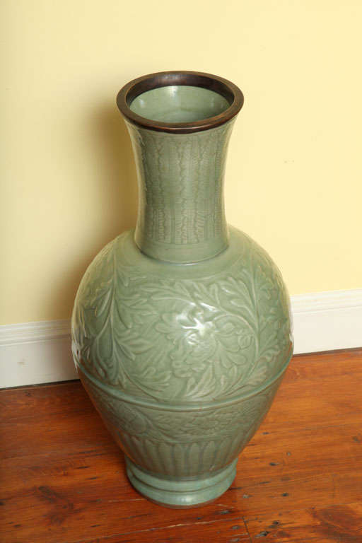 Chinese Large antique Yuan Dynasty celadon jar, 14th century