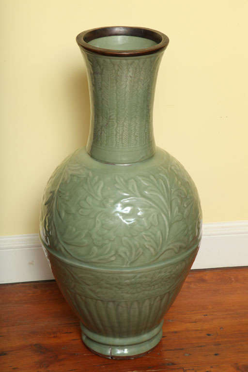 Large antique Yuan Dynasty celadon jar, 14th century 3