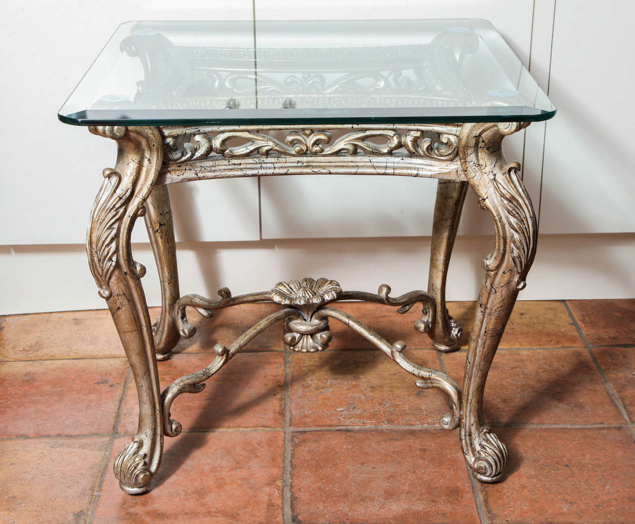 This gorgeous and classical side table has large proportions. The cabriole legs are carved with decorative leaves and C-scrolls.
The divided plate surrounded by C-scrolls and flowering rosettes offers more richness at the bottom than at the top