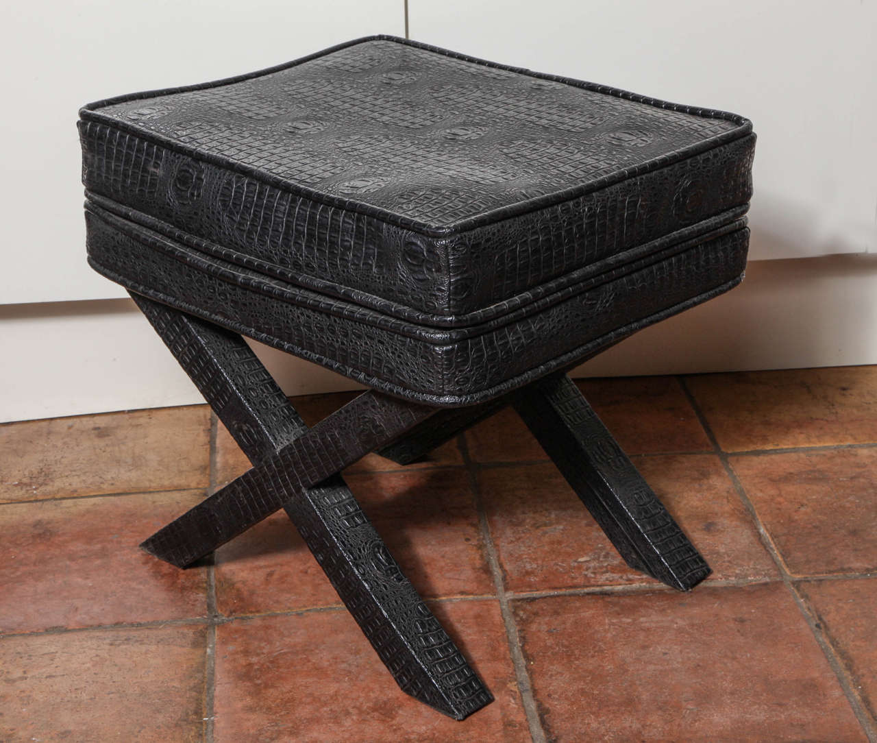 1970s English Black Faux Crocodile Leather X Ottoman In Good Condition For Sale In New York, NY