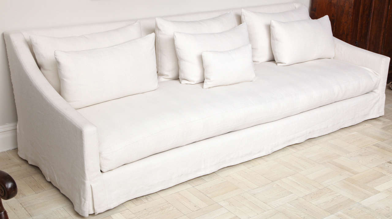 Lucca & Co., auf Bestellung gefertigtes Spoleto-Sofa im Zustand „Hervorragend“ im Angebot in New York, NY