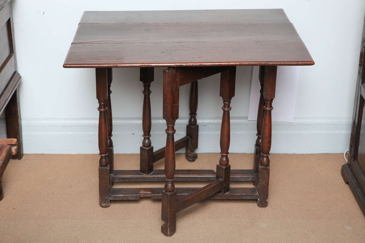 English Early 18th Century Oak Gate Leg Table